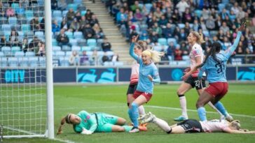 Chloe Kelly celebra un gol para las mujeres del Manchester City
