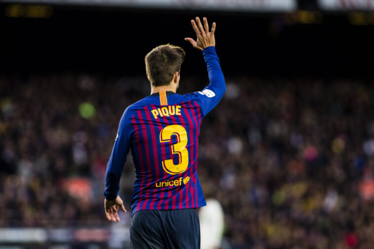 La foto enfureció a los fanáticos del Real, ya que parecía ser un guiño al ícono del Barcelona, ​​Gerard Piqué.