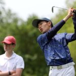 Kevin Wang de Eastchester da el primer golpe en el noveno hoyo en la Ronda 1 del torneo de golf masculino de la Sección 1 en Waccabuc Country Club el 15 de mayo de 2023.