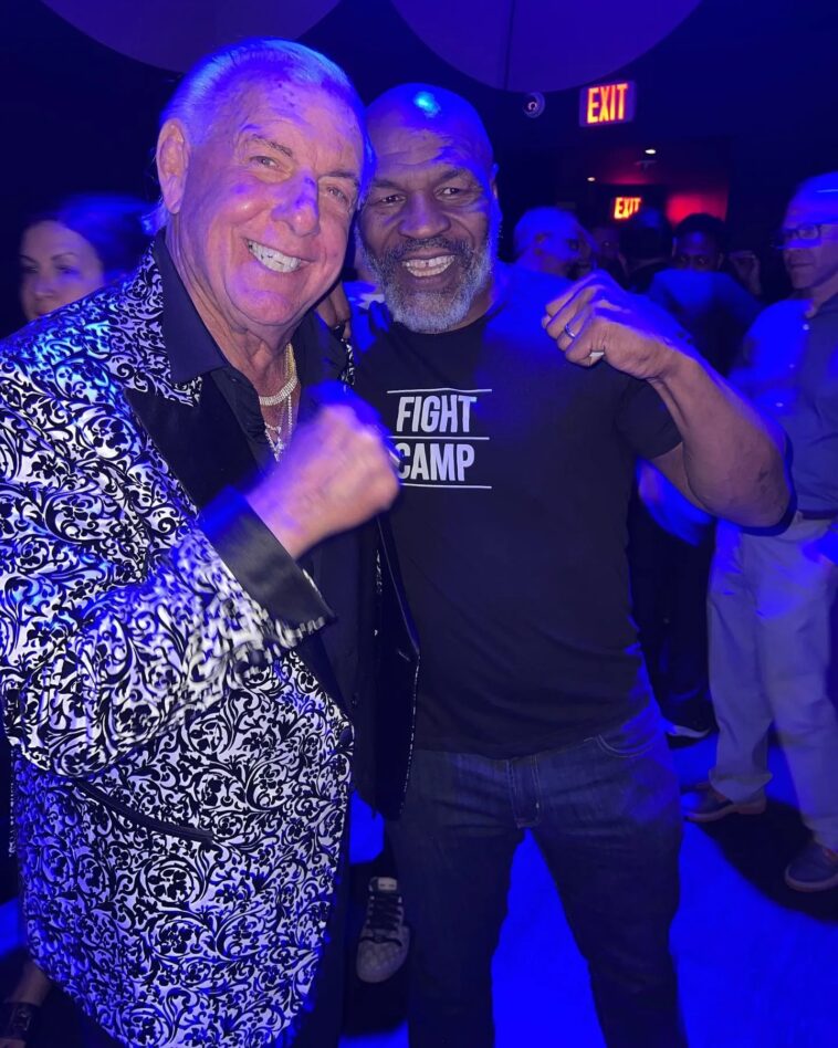 La leyenda de la WWE Ric Flair con Mike Tyson