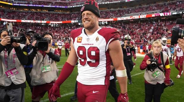 JJ Watt se frustra jugando al golf con Jon Rahm