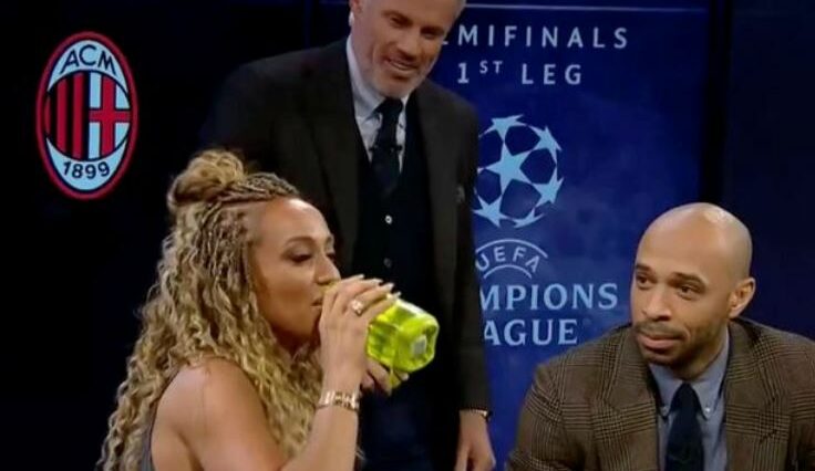 Pero Jamie Carragher estaba presente para darle un poco de agua.