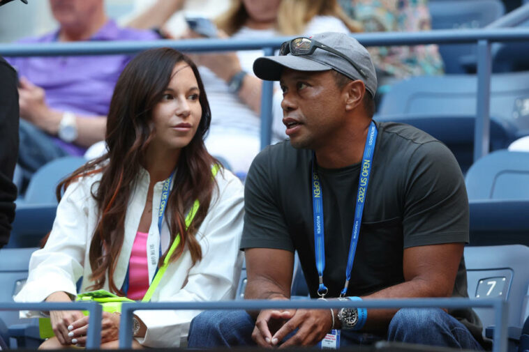 La disputa entre Tiger Woods y Erica Herman debe resolverse mediante un arbitraje privado, dictaminó un juez el miércoles.