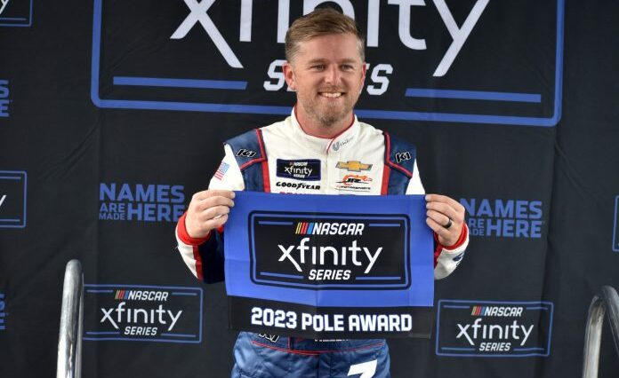 Justin Allgaier obtiene la pole position de la Serie Xfinity en Charlotte