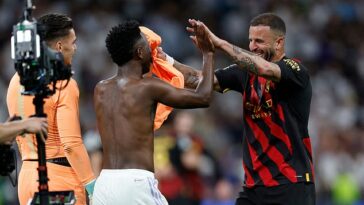 Kyle Walker (derecha) compartió un abrazo con Vinicius Jnr a tiempo completo en Madrid la semana pasada