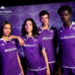 La Fiorentina presenta su camiseta para la 2023/24