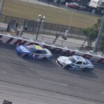 Larson victorioso en batalla de última vuelta y contacto total en Darlington