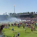 Los fanáticos del Hamburgo pensaron que su victoria por 1-0 en Sandhausen les había valido el ascenso a la Bundesliga