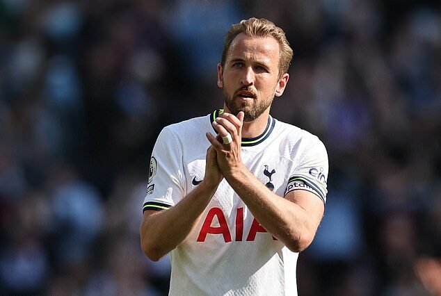 Según los informes, el séquito de la estrella de Tottenham e Inglaterra, Harry Kane, se reunió con Luis Campos.