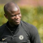 El centrocampista defensivo N'Golo Kante, de 31 años, ha insinuado que firmará un nuevo contrato en el Chelsea