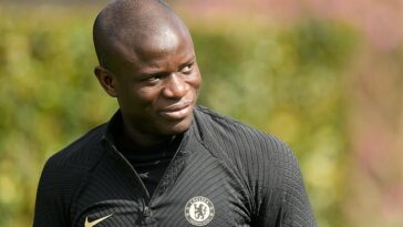 El centrocampista defensivo N'Golo Kante, de 31 años, ha insinuado que firmará un nuevo contrato en el Chelsea