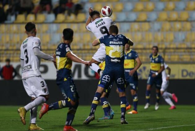 Palestino le robó agónico empate a Everton