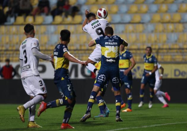 Palestino le robó agónico empate a Everton