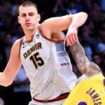 Nikola Jokic frena a LeBron James