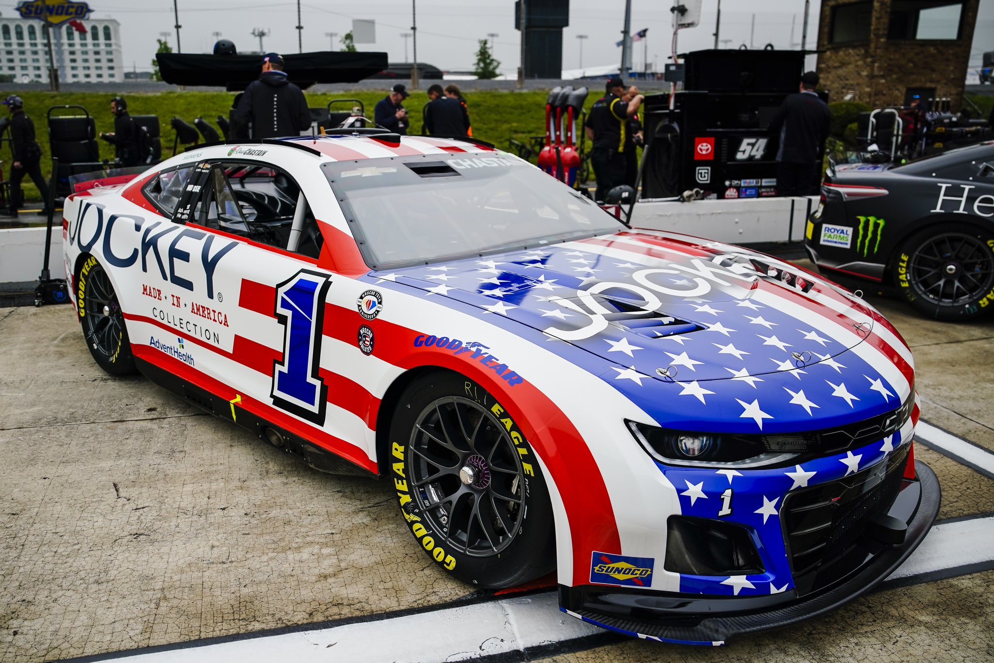 Ross Chastain choca contra Poole, recoge a Larson en Dover (Video)