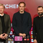 Dietmar Hamann cree que Thomas Tuchel (centro) podría seguir al ex director ejecutivo Oliver Kahn (izquierda) y al director deportivo Hasan Salihamidzic (derecha) por la puerta de salida del Bayern de Múnich.