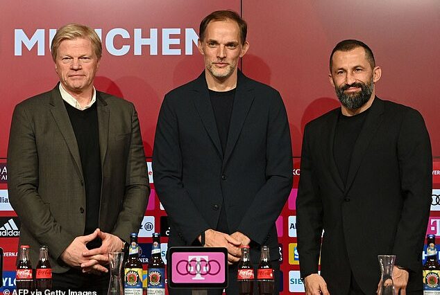 Dietmar Hamann cree que Thomas Tuchel (centro) podría seguir al ex director ejecutivo Oliver Kahn (izquierda) y al director deportivo Hasan Salihamidzic (derecha) por la puerta de salida del Bayern de Múnich.