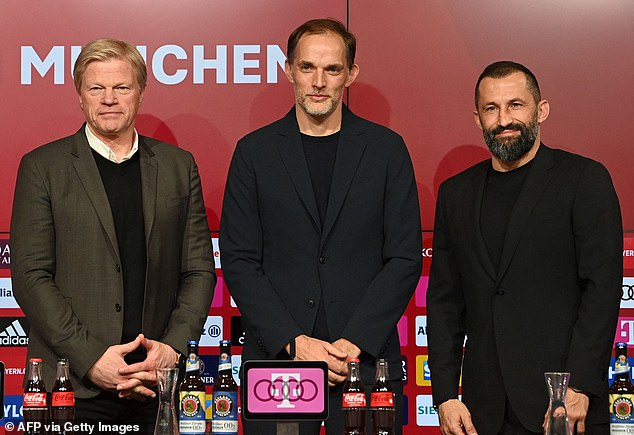 Dietmar Hamann cree que Thomas Tuchel (centro) podría seguir al ex director ejecutivo Oliver Kahn (izquierda) y al director deportivo Hasan Salihamidzic (derecha) por la puerta de salida del Bayern de Múnich.