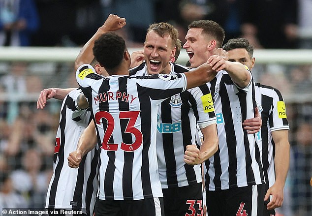 Newcastle aseguró oficialmente el fútbol de la Liga de Campeones después de empatar 0-0 con Leicester