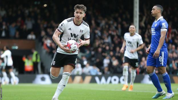 Tom Cairney celebra el gol del Fulham