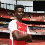 El delantero del Arsenal Buyako Saka recibió un contrato más corto de lo que muchos esperaban