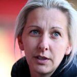 Carla Ward: la gerente de Aston Villa firma un nuevo contrato de dos años
