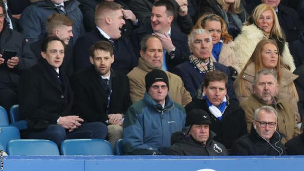 Miembros de MSP Sports Capital en Goodison Park durante la derrota del Everton ante Southampton
