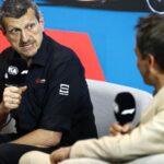 MIAMI, FLORIDA - 05 DE MAYO: El director del equipo Haas F1, Guenther Steiner, asiste a la prensa de directores de equipo