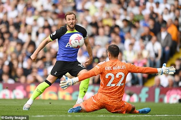 El Bayern de Múnich ha ofrecido £ 60 millones por el delantero del Tottenham e Inglaterra Harry Kane, pero eso está muy por debajo de la valoración de los Spurs y quieren que Kane termine el último año de su contrato.