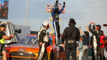 Aric Almirola gana la carrera Sonoma Xfinity Ganador de NASCAR Xfinity DoorDash 250 Aric Almirola gana DoorDash 250