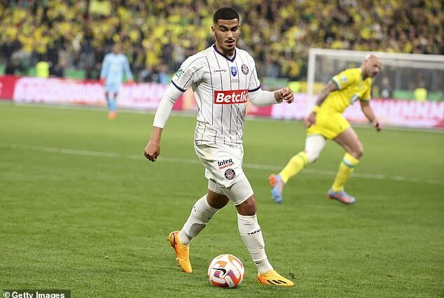 Brighton está considerando un movimiento para la estrella de Toulouse Zakaria Aboukhlal después de una excelente temporada