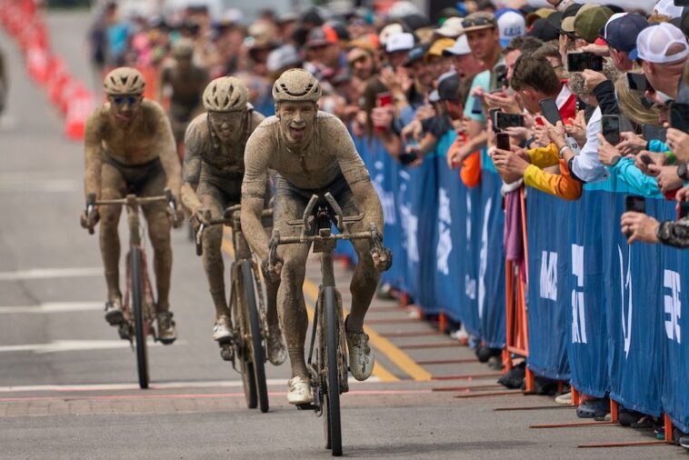 Buen viaje a las barras aerodinámicas: los profesionales acuerdan la prohibición en Unbound Gravel