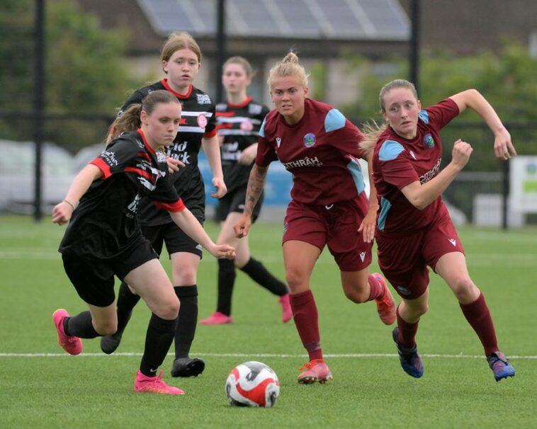 Greenisland 1-2 camaradas de Ballyclare