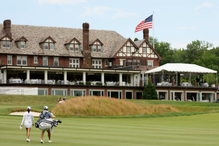 Con los exámenes finales en el pasado, Rose Zhang se prepara para su próximo gran examen: Baltusrol, lugar de su primera especialización como profesional.