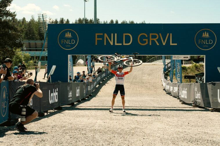 Cromwell, Skujins logran victorias en solitario en la carrera inaugural FNLD GRVL