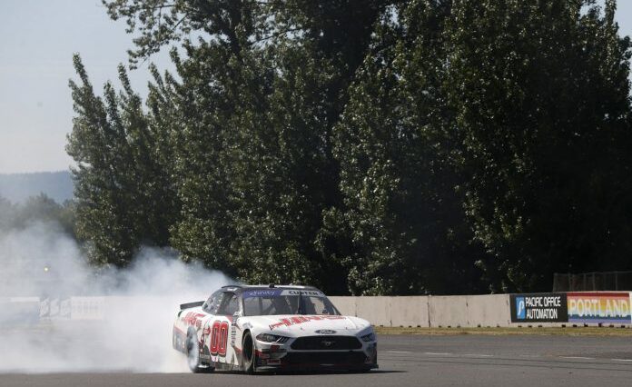 Custer prevalece en un emocionante final de tiempo extra de NASCAR en Portland