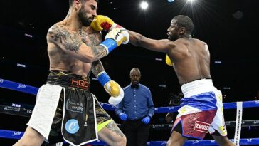 Floyd Mayweather se enfrentó a John Gotti III en su última pelea de exhibición el 11 de junio en Sunrise, Florida.