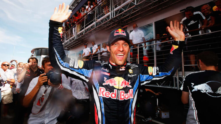 NORTHAMPTON, REINO UNIDO - 11 DE JULIO: Mark Webber de Australia y Red Bull Racing celebra
