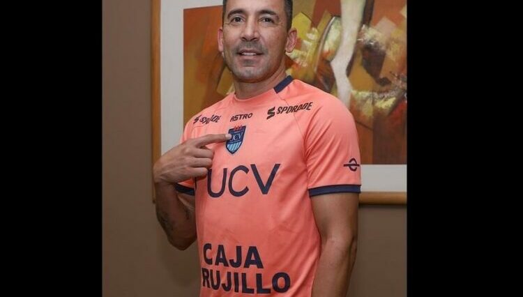 Edgar Benítez se estrenó con la camiseta de César Vallejo