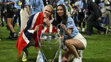 Erling Haaland celebra con su novia Isabel Johansen tras ganar la Champions League