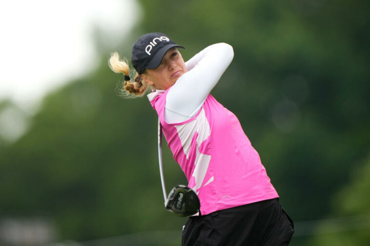 Esta novata de la LPGA codirige la PGA femenina de KPMG en Baltusrol y está en su undécima caddie de la temporada.