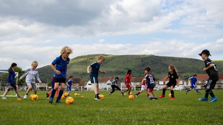 El primer panel del Fondo PAWB de la Asociación de Fútbol de Gales (FAW) de 2023 ha otorgado más de £ 11,000 para ayudar a los jóvenes y las familias de Gales a acceder a oportunidades y equipos de fútbol.