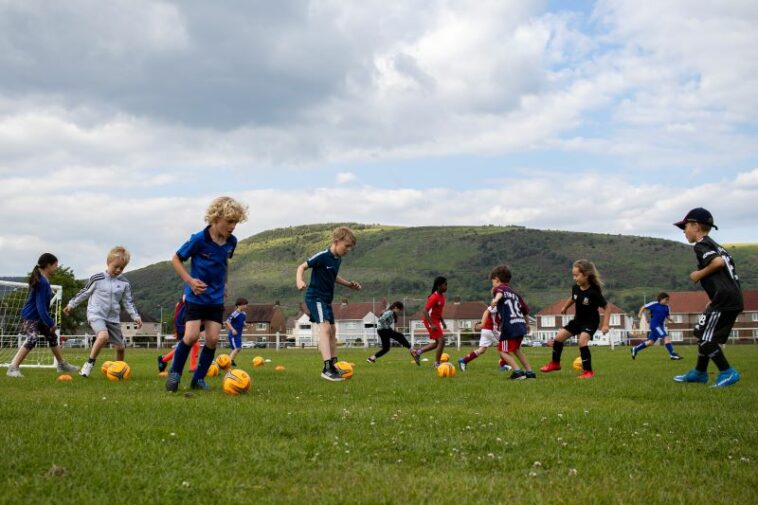 El primer panel del Fondo PAWB de la Asociación de Fútbol de Gales (FAW) de 2023 ha otorgado más de £ 11,000 para ayudar a los jóvenes y las familias de Gales a acceder a oportunidades y equipos de fútbol.