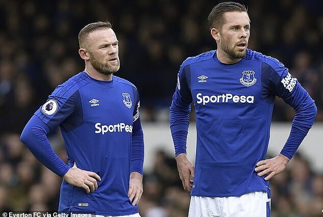 Según los informes, Gylfi Sigurdsson (derecha) se vinculará con su ex compañero de equipo del Everton Wayne Rooney (izquierda) en el equipo DC United de la Major League Soccer.