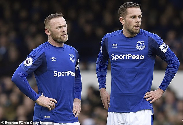 Según los informes, Gylfi Sigurdsson (derecha) se vinculará con su ex compañero de equipo del Everton Wayne Rooney (izquierda) en el equipo DC United de la Major League Soccer.