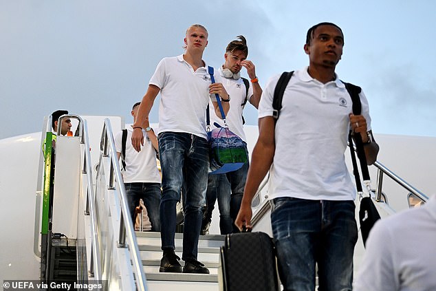 Los jugadores del Manchester City aterrizaron en Estambul el jueves antes de la final de la Liga de Campeones.