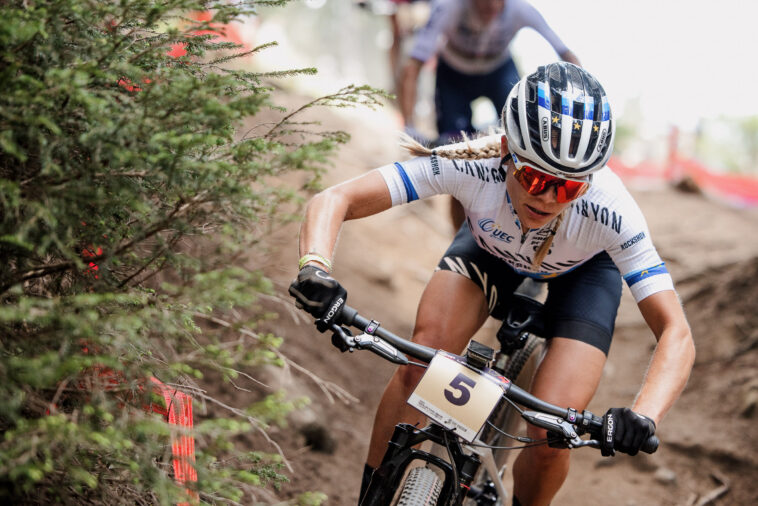 Loana Lecomte domina la Copa del Mundo en Lenzerheide