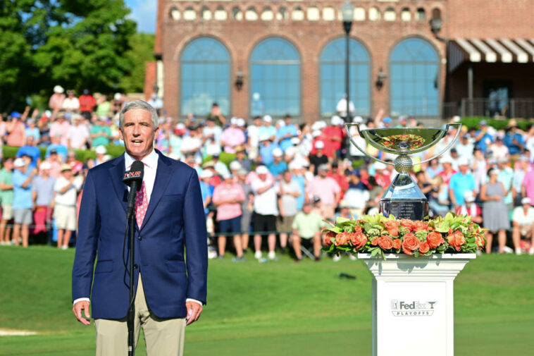 El comisionado del PGA Tour, Jay Monahan, dijo que está trabajando para encontrar una manera de recompensar a los golfistas que se quedaron con él en LIV Golf.