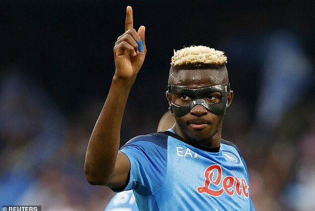 Según los informes, el PSG está considerando una enorme oferta de £ 128 millones por el delantero del Napoli, Victor Osimhen.