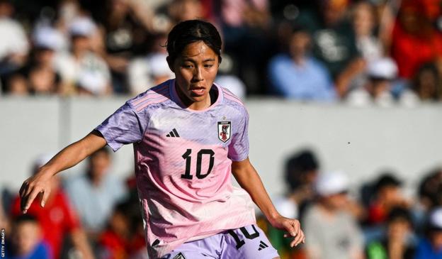 Mana Iwabuchi jugando para Japón en abril
